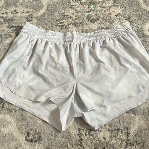 Athleta printed hustle 3” Shorts